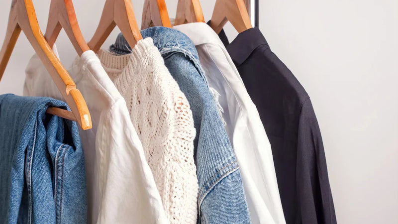Comment devenir minimaliste en mode : créer un dressing chic et épuré