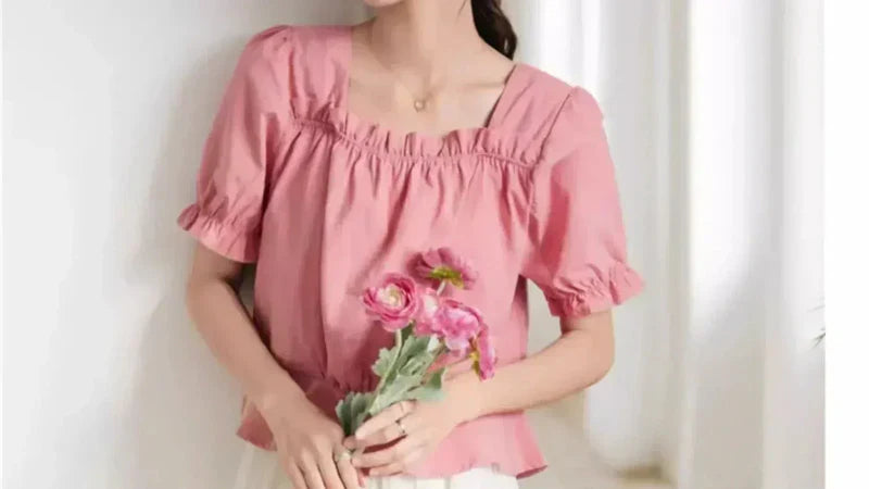 Blouse à manches bouffantes avec col carré à volants