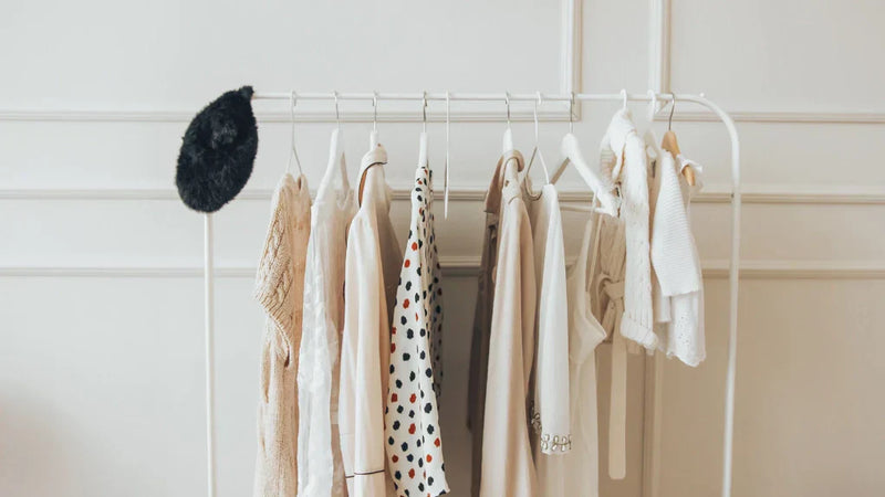 Créer la Garde-Robe Capsule d'Été Parfaite : Le Guide Essentiel