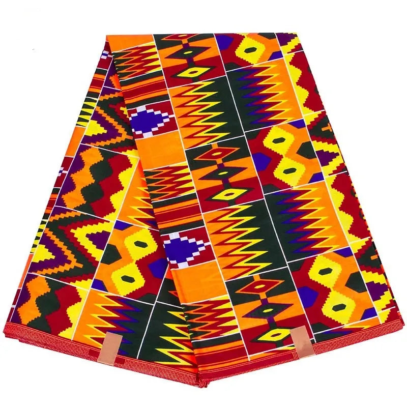 Découvrez le Tissu en wax 100% coton au mètre de Longan Craft France, un textile africain Ankara au motif traditionnel Kente coloré, idéal pour costumes de scène avec ses formes géométriques rouges, jaunes, vertes, violettes et noires.