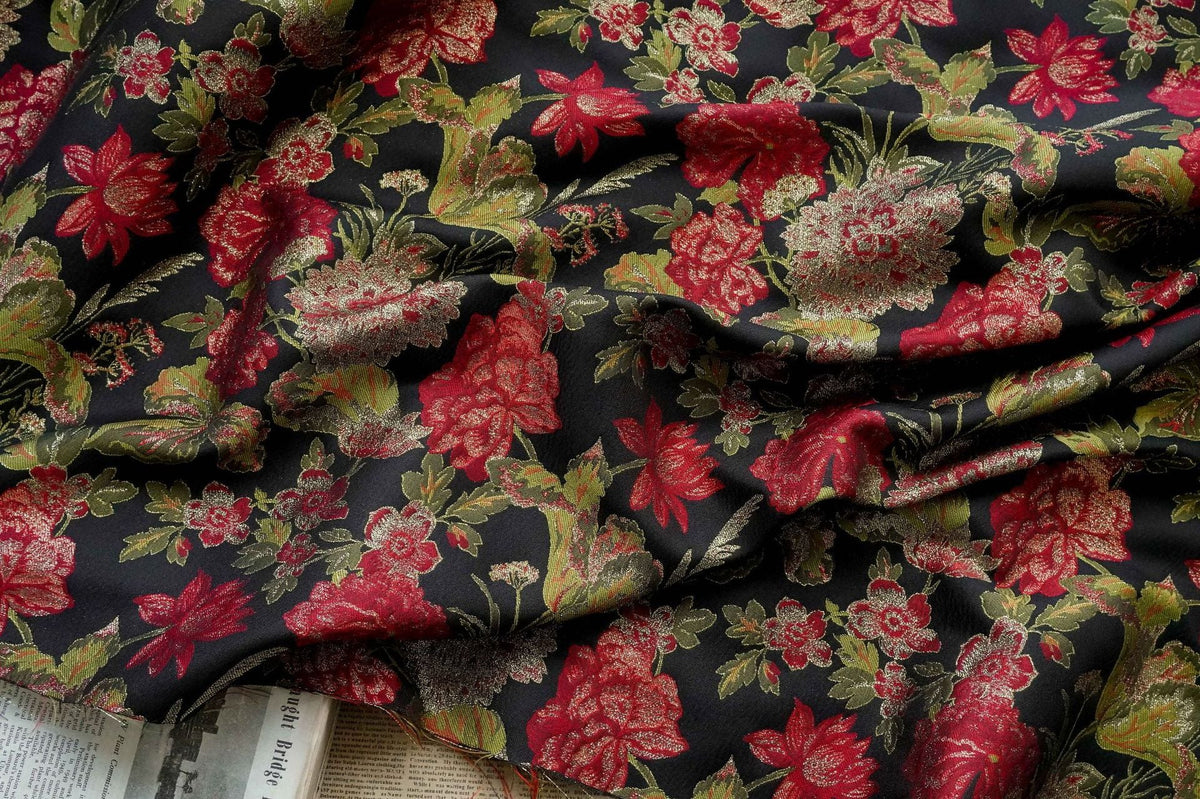 Tissu brocart brodé de fleurs rouges au mètre