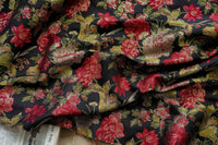Tissu brocart brodé de fleurs rouges au mètre