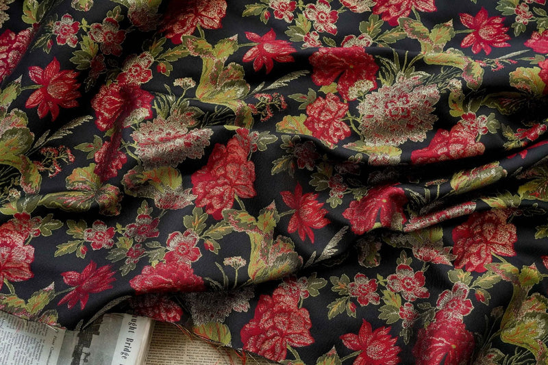 Tissu brocart brodé de fleurs rouges au mètre