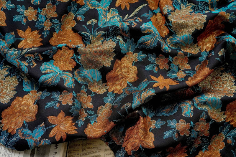 Tissu brocart brodé de fleurs rouges au mètre