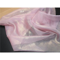 Un tissu mousseline brillant d'un rose irisé de Longan Craft France, étiqueté "16#", est étalé pour mettre en valeur sa texture délicate et chatoyante. Parfait comme tissu mousseline métallisé au mètre ou multicolore pour couture.