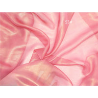 Un gros plan du tissu mousseline métallisé au mètre de Longan Craft France montre sa texture rose irisée et brillante, doucement drapée et froncée. Le code "53#" apparaît en blanc dans le coin supérieur droit.