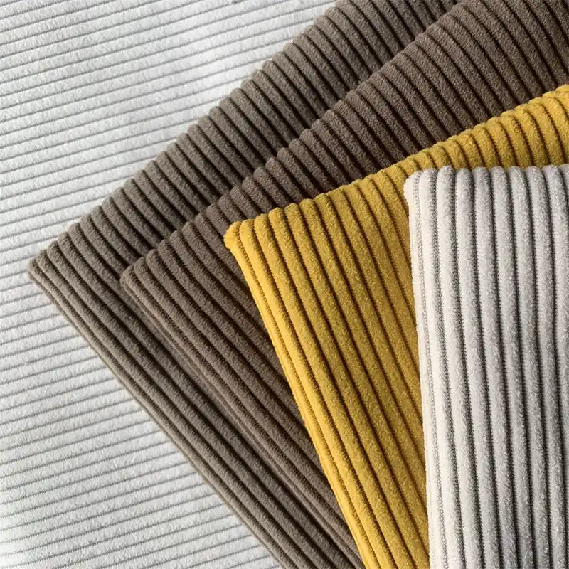 Quatre pièces de Tissu côtelé polyester 4,5 côtes au mètre de Longan Craft France en blanc, marron, jaune et gris sont disposées en diagonale - idéal pour les pantalons ou les projets de décoration intérieure.