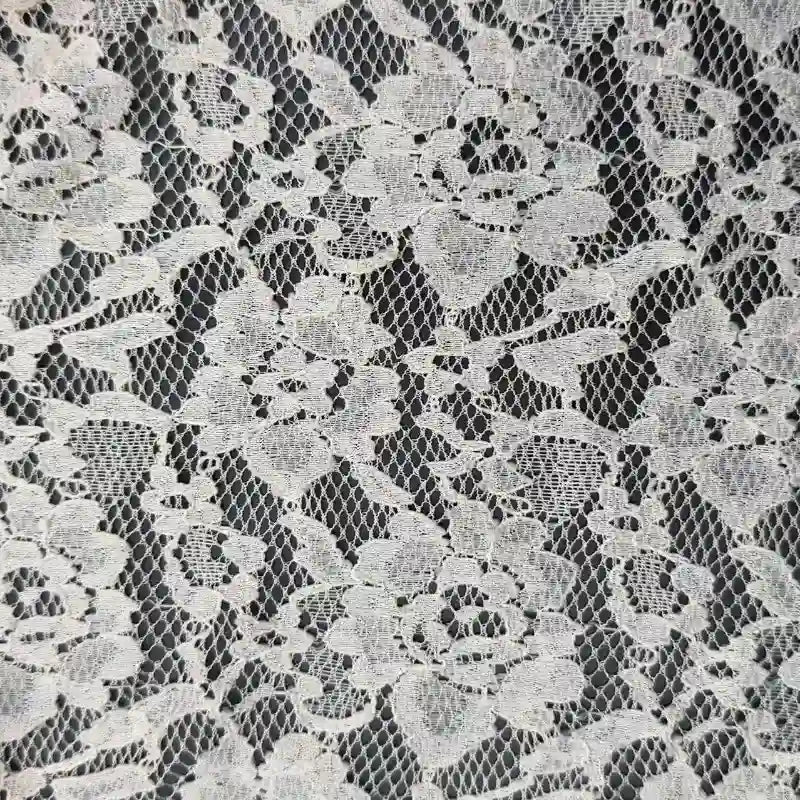 Tissu en dentelle fleurie au mètre