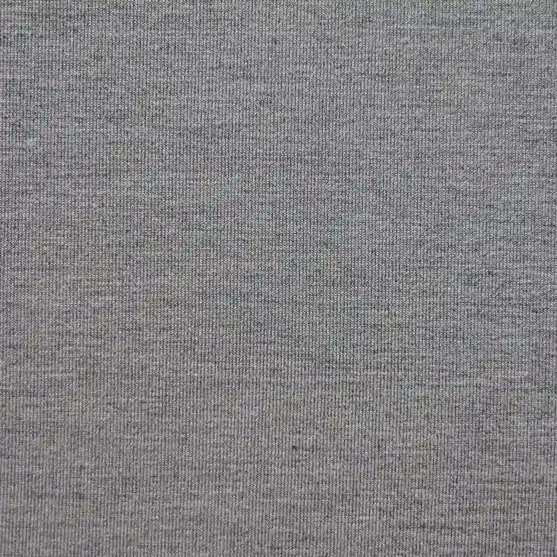 Gros plan sur Jersey bambou uni avec élasthanne au mètre de Longan Craft France : un textile jersey doux et gris, à texture fine et régulière, idéal pour les vêtements d'intérieur ou bébés grâce à sa douceur et son confort délicat.