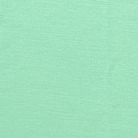 Gros plan sur le Jersey bambou uni avec élasthanne au mètre de Longan Craft France, un tissu côtelé vert clair et doux aux coutures soignées, idéal pour les vêtements d'intérieur et les vêtements de bébé grâce à ses propriétés antibactériennes.