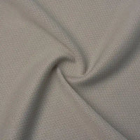 Gros plan sur le Tissu piqué nid d'abeille au mètre de Longan Craft France, un tissu anti-humidité 100% polyester à la texture subtilement gaufrée, légèrement torsadé pour montrer sa souplesse - parfait pour les projets de vêtements de sport DIY.
