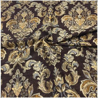 Gros plan sur le tissu damassé jacquard au mètre de Longan Craft France, montrant des motifs floraux or et beige détaillés sur un fond marron foncé, avec des plis élégants - idéal pour l'ameublement et la décoration d'intérieur.