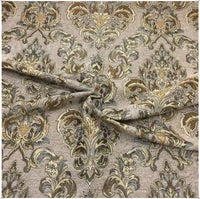 Tissu damassé chenille au mètre de Longan Craft France : un jacquard à motifs floraux et feuillages en or, beige et vert, drapé avec des plis et des plis visibles. Idéal pour l'ameublement raffiné.