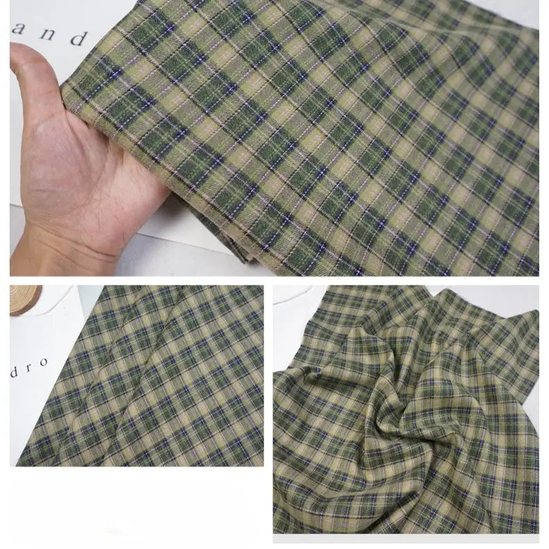 Trois images montrent le tissu flanelle mammouth en polyester et rayonne à carreaux vert et beige avec accents bleus de Longan Craft France, montrant un coin tenu à la main, puis le tissu flanelle brossée à plat et froncé.