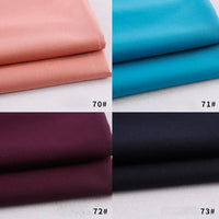 Quatre ensembles de gabardines Longan Craft France en polyester-rayon - 70# (pêche), 71# (bleu), 72# (bordeaux foncé) et 73# (noir) - sont présentés pliés sur un fond blanc. Un textile épais parfait pour les uniformes de bricolage.