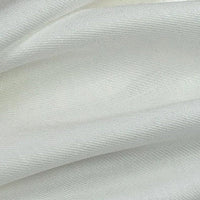 Gros plan sur le Tissu lyocell sergé coloré de Longan Craft France : 100% lyocell durable, plis doux, texture lisse et légèrement brillante, idéal pour des costumes confortables.