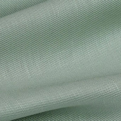 Gros plan sur le Tissu lyocell sergé coloré au mètre de Longan Craft France, un textile écologique 100 % lyocell à la texture finement nervurée et aux plis souples, idéal pour des costumes confortables et durables.