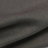 Gros plan sur le tissu lyocell sergé gris foncé de Longan Craft France - 100 % de tissu lyocell durable, doux et finement texturé, idéal pour les costumes sur mesure et disponible au mètre.