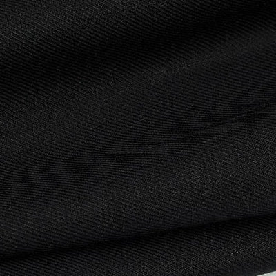 Gros plan sur le Tissu lyocell sergé coloré au mètre de Longan Craft France, dont la surface est nervurée et texturée. Ce tissu 100% lyocell durable est doux, confortable et idéal pour les costumes.