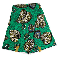 Tissu wax africain Ankara coloré de Longan Craft France, présentant un fond vert avec de grands motifs noirs, dorés et bleus ressemblant à des feuilles et des coquillages, ainsi que des lignes tourbillonnantes - idéal pour les styles vestimentaires à la mode.