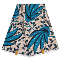 Un morceau plié de Tissu wax africain Ankara de Longan Craft France, représentant de grandes feuilles bleues, des vignes noires et de petites feuilles noires sur un fond pointillé beige et blanc ; un tissu tendance pour divers styles de vêtements.