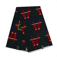 Longan Craft France tissu wax africain Ankara coloré, plié, présentant un fond sombre avec deux perroquets rouges sur des branches jaunes et des étiquettes le long d'un bord, dont "Star of Africa". Idéal pour divers styles vestimentaires à la mode.
