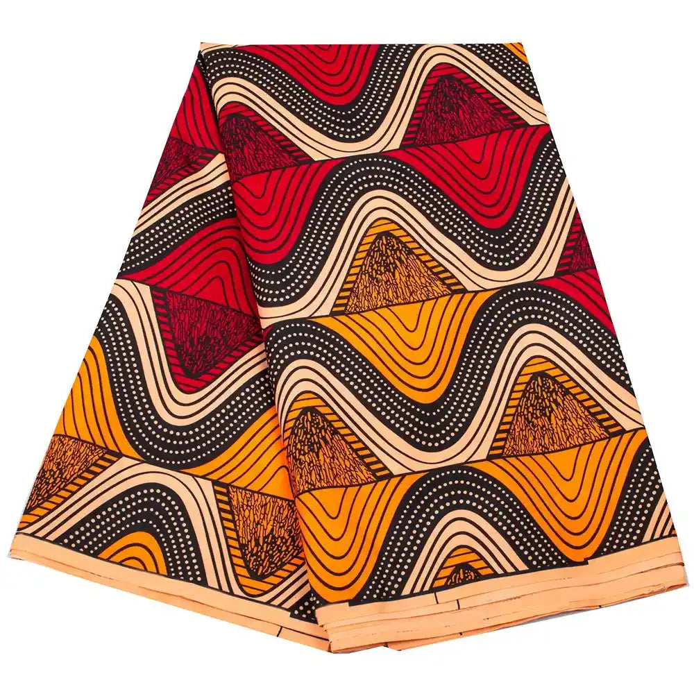 Un pliage en Tissu wax africain Ankara coloré au mètre par Longan Craft France avec un motif abstrait de lignes ondulées et de triangles en rouge, noir, orange et jaune, inspiré des motifs géométriques vibrants typiques des textiles africains.