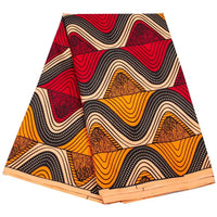 Un pliage en Tissu wax africain Ankara coloré au mètre par Longan Craft France avec un motif abstrait de lignes ondulées et de triangles en rouge, noir, orange et jaune, inspiré des motifs géométriques vibrants typiques des textiles africains.
