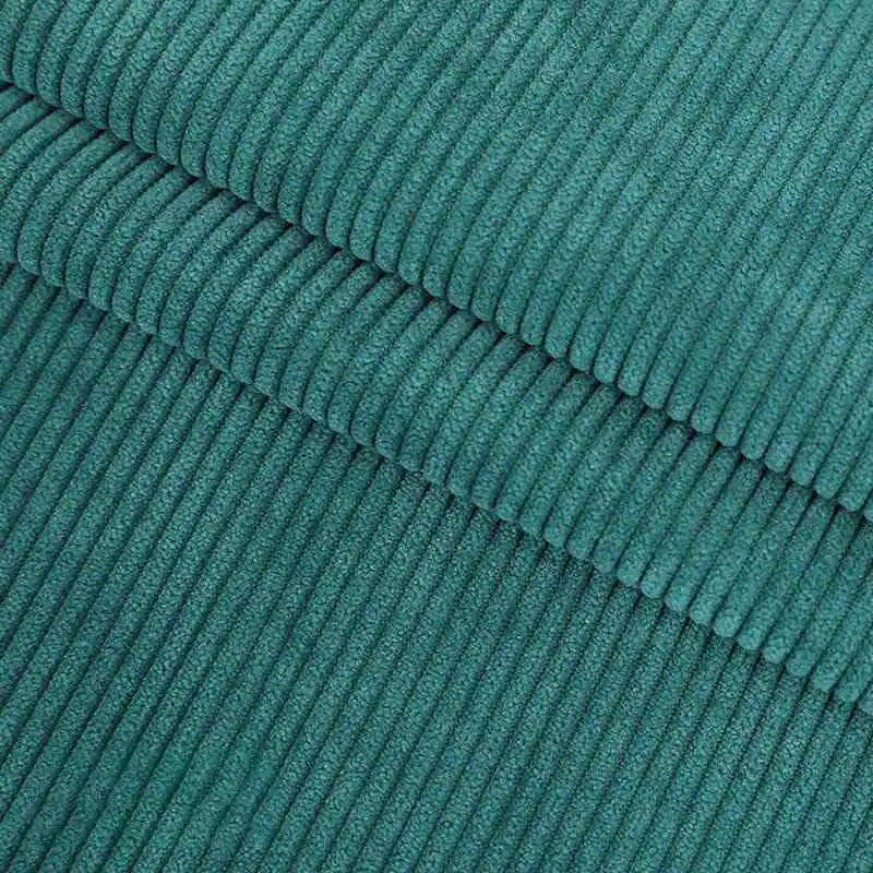 Gros plan sur le Velours côtelé coton 8 côtes uni au mètre de Longan Craft France, révélant ses stries parallèles et ses couches soigneusement pliées. Idéal pour confectionner des vêtements, des accessoires ou des objets de décoration avec du coton de qualité supérieure.