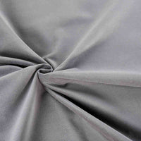 Gros plan sur Longan Craft France Velours de coton 100% pur au mètre : un tissu de velours uni gris clair et doux, torsadé pour montrer les plis. Idéal pour la couture, les projets créatifs et la décoration d'intérieur.