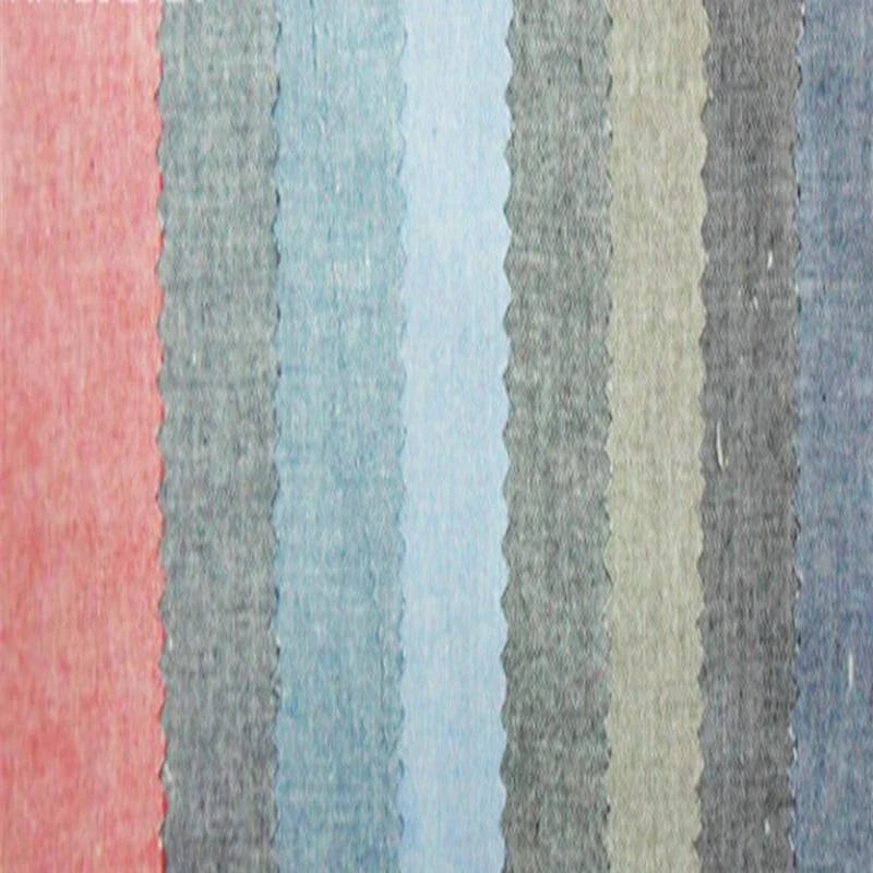 Gros plan sur le tissu chambray denim en coton au mètre de Longan Craft France, qui présente côte à côte des bandes de chambray uni pour chemises d'été dans les tons rose, bleu clair, kaki et gris foncé, avec des bords en zigzag.