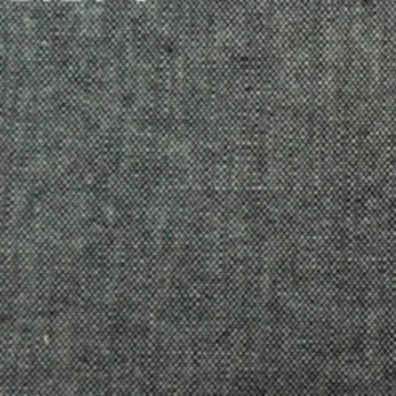 Un gros plan sur le Tissu chambray denim en coton au mètre de Longan Craft France montre sa surface fine en coton gris avec une texture subtile, idéale comme tissu chambray fin uni pour les chemises d'été.
