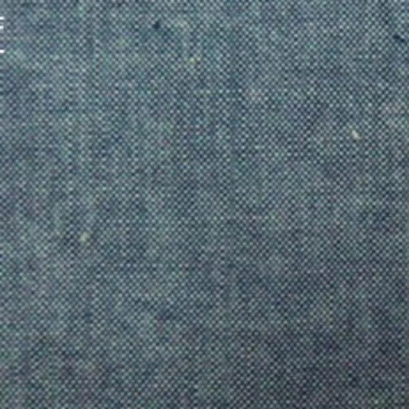 Découvrez le tissu chambray denim en coton au mètre de Longan Craft France, un tissu fin uni à la texture subtile, idéal pour des chemises d'été élégantes.