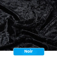 Un gros plan montre le velours noir froissé de Longan Craft France : un tissu noir légèrement brillant et écrasé. Une étiquette bleue avec "Noir" en blanc apparaît en bas. Idéal pour l'ameublement, ce tissu de 63 pouces de large est parfait pour la couture et les projets de bricolage.
