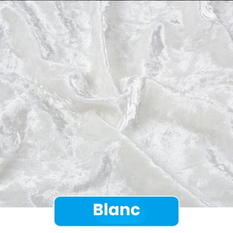 Gros plan sur un tissu de velours blanc doux et texturé, au lustre subtil. "Le mot "Blanc" est affiché en gras, présentant le Tissu en velours froissé au mètre de Longan Craft France, un velours de 63 pouces de large idéal pour l'ameublement, la couture et les projets de bricolage.