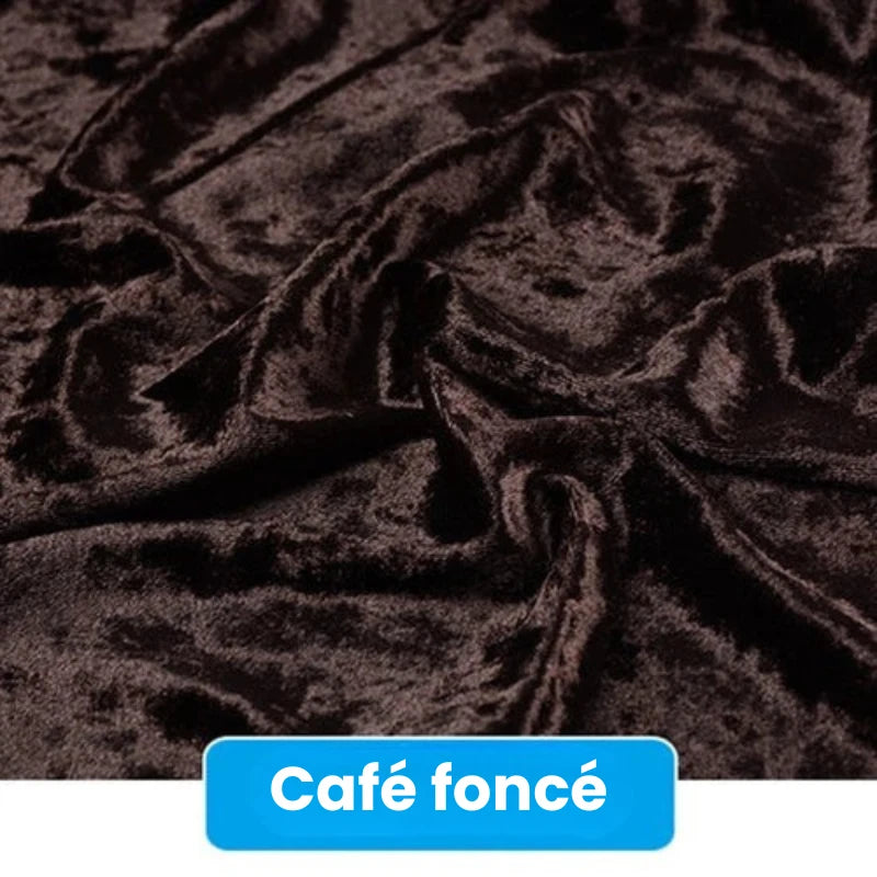 Gros plan sur le "Tissu en velours froissé au mètre" brun foncé de Longan Craft France, aux plis souples et à la brillance subtile, parfait pour l'ameublement ou le bricolage. L'étiquette indique "Café foncé" en blanc sur bleu. Tissu de 63" de large.