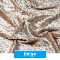 Gros plan sur le tissu en velours froissé beige de Longan Craft France (63" de large), montrant une texture douce et brillante et des plis. Le nom du produit "Tissu en velours froissé au mètre" apparaît en bas dans un encadré bleu.