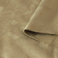 Un gros plan du tissu suédine double face au mètre de Longan Craft France révèle sa texture douce et lisse en microfibre imitation cuir suédé, avec un bord plié visible dans le coin supérieur droit.