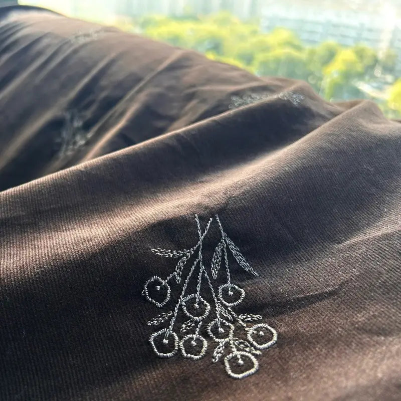 Tissu velours côtelé coton brodé floral au mètre | Velours côtelé marron à fines côtes