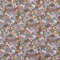 Le Tissu en microfibre effet peau de pêche de Longan Craft France est un polyester multicolore idéal pour les robes, avec un imprimé floral et animalier dense aux couleurs vibrantes sur fond marron, qui apporte un style audacieux grâce à son design chargé.