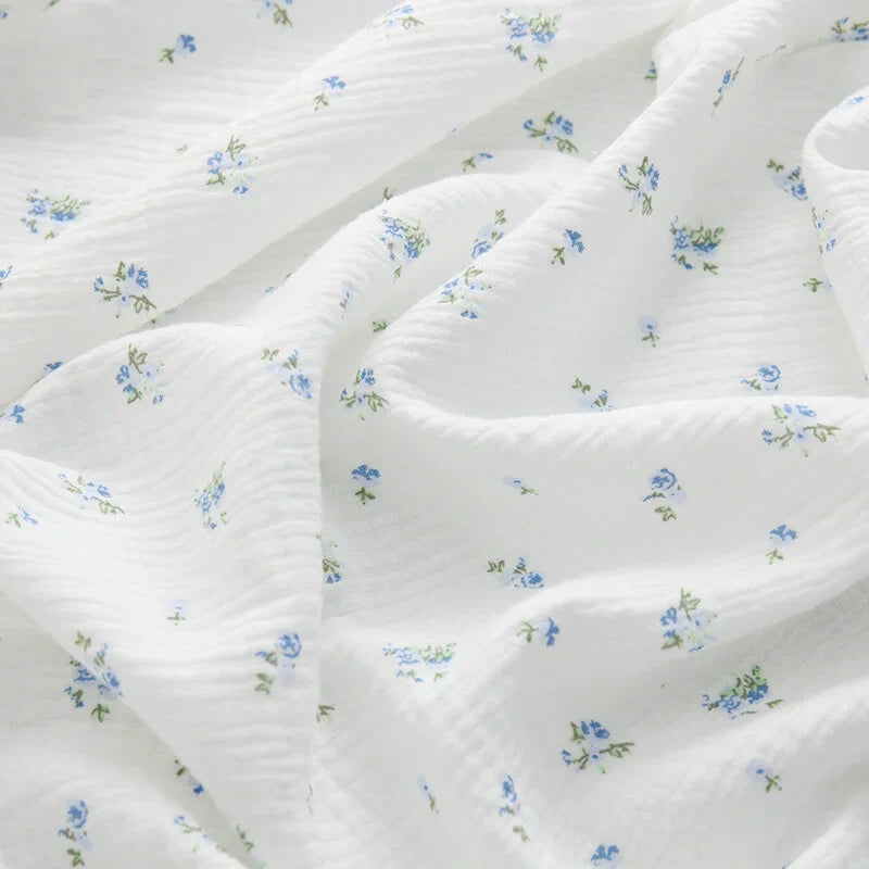 Double gaze de coton à fleurs bleues au mètre