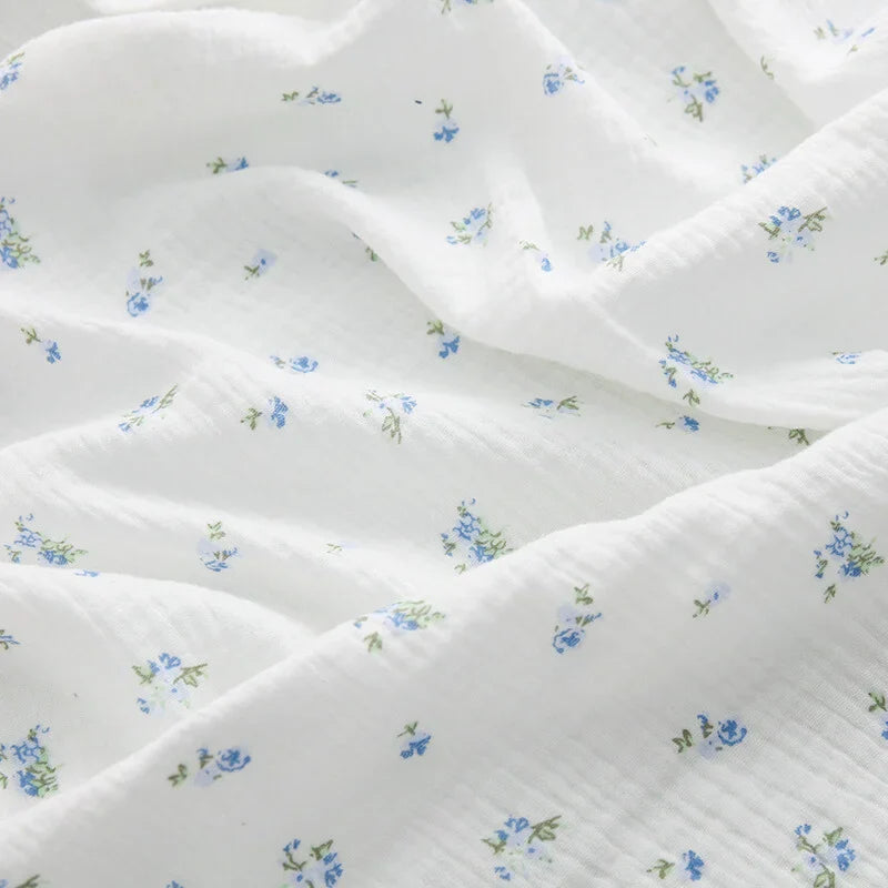 Double gaze de coton à fleurs bleues au mètre