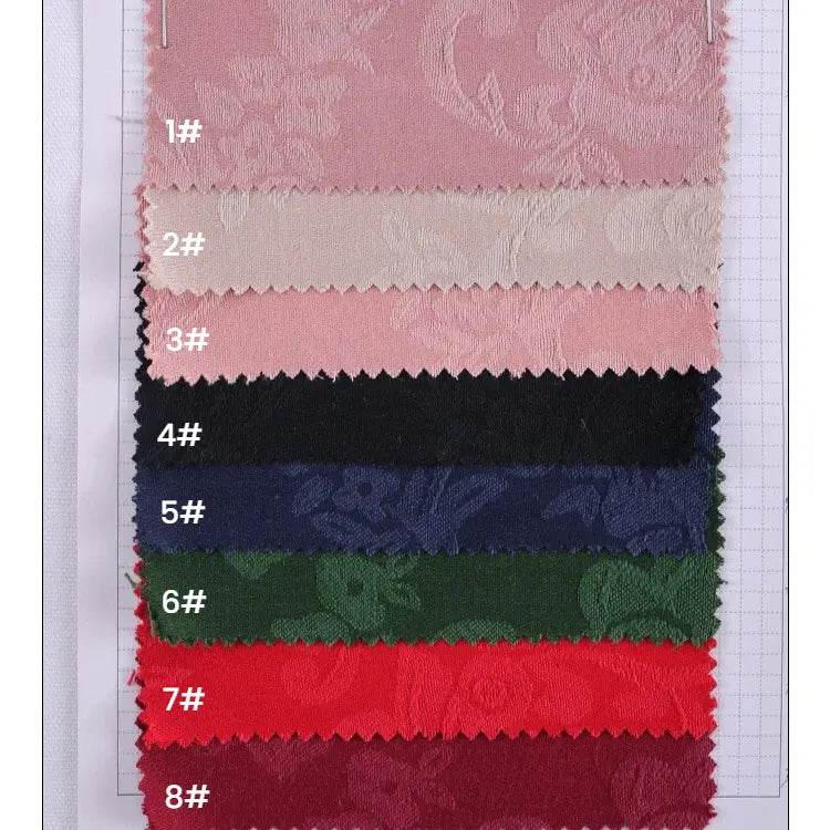 Huit carrés rectangulaires de Damassé de coton à motif floral de Longan Craft France, disposés verticalement et étiquetés 1#-8#, présentent un jacquard floral en rose clair, beige, rose, noir, bleu marine, vert, rouge et rouge foncé.