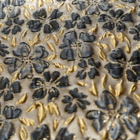 Tissu brocart doré à motifs floraux embossés au mètre