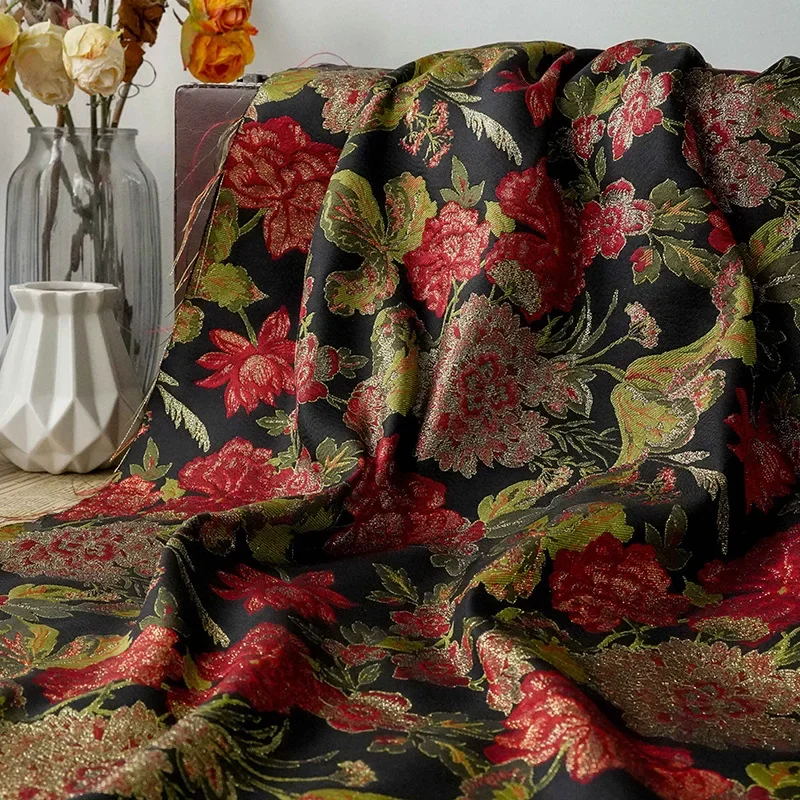 Tissu brocart brodé de fleurs rouges au mètre