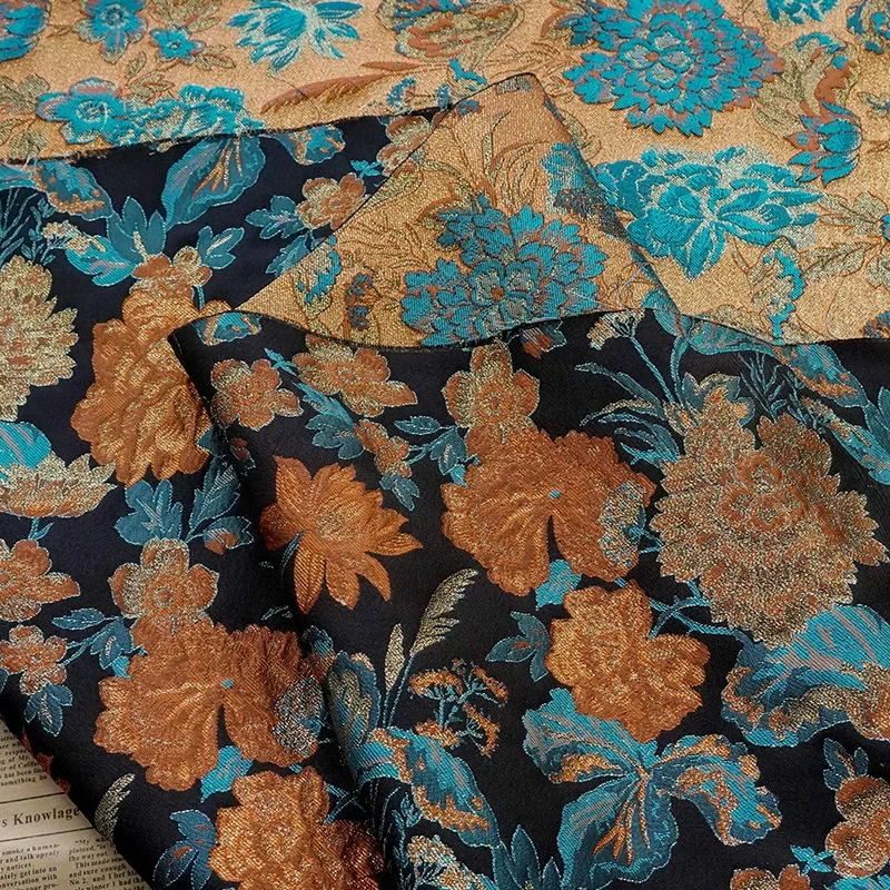 Tissu brocart brodé de fleurs rouges au mètre