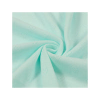 Gros plan sur le Tissu pointelle jacquard en forme de cœur au mètre de Longan Craft France, un fin tricot d'été aux délicats motifs de cœur, idéal pour le bricolage de vêtements pour bébés et enfants.