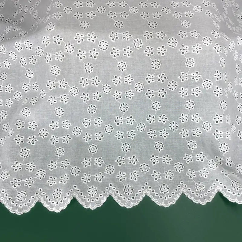 Tissu brodé ajouré blanc au mètre