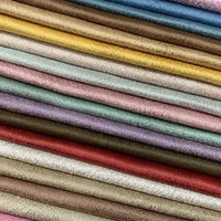 Rangées de Tissu suédine imprimé au mètre par Longon Craft France, comprenant des tissus velours suédine motif litchi pastel et sourd pour manteaux ou canapés - idéal pour le bricolage, avec une surface douce et texturée.