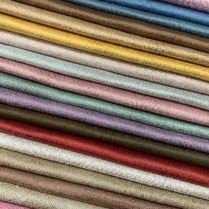 Rangées de Tissu suédine imprimé au mètre par Longon Craft France, comprenant des tissus velours suédine motif litchi pastel et sourd pour manteaux ou canapés - idéal pour le bricolage, avec une surface douce et texturée.